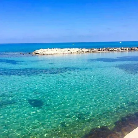 36 Passi Dal Mare Bed & Breakfast 2*