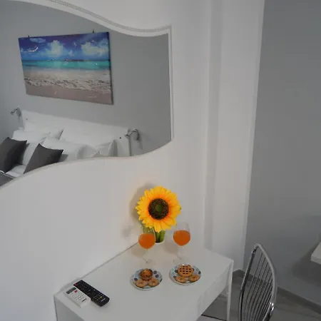 36 Passi Dal Mare Bed & Breakfast 2*